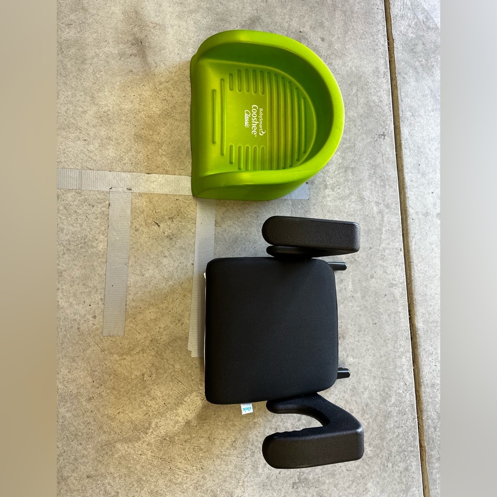 Clek booster seat and BabySmart Cooshee